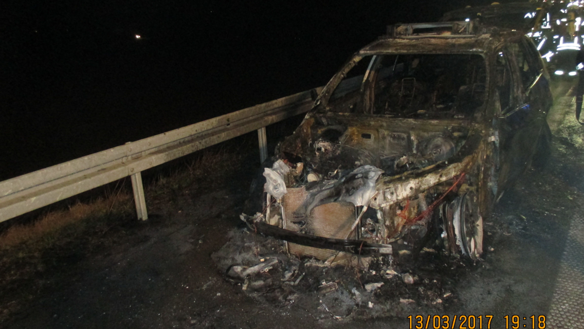 Thüringen: Notarztfahrzeug brannte auf Autobahn 71 komplett aus