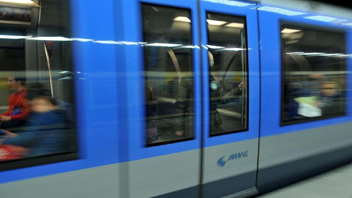 Thüringen: Frau aus Jena schubst fremden Mann vor einfahrende U-Bahn