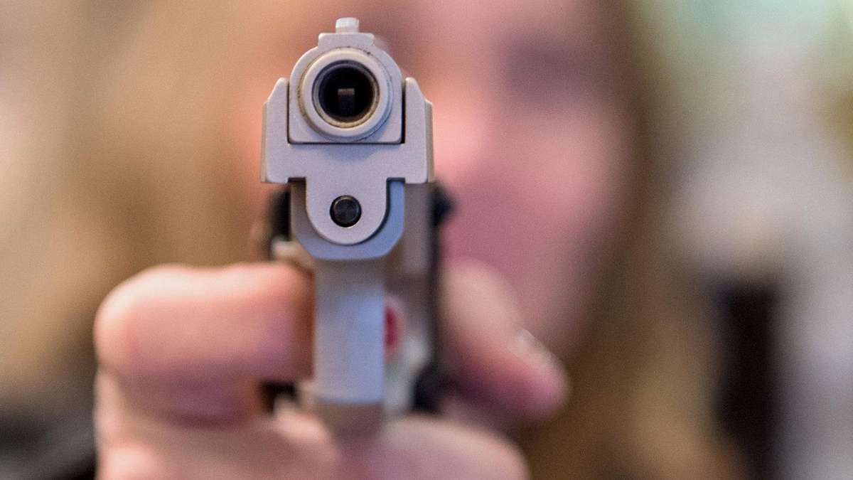 Sonneberg/Neuhaus: Mädchen versetzt Lehrer und Schüler mit Waffe in Angst und Schrecken
