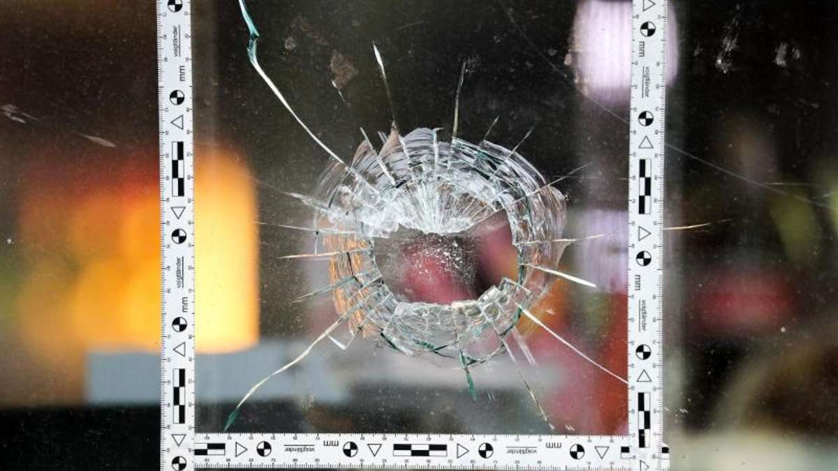 Thüringen: 30-Jähriger schießt auf zwei Männer und Mehrfamilienhaus