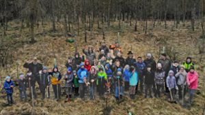 Klinik-Mitarbeiter pflanzen 500 Bäume