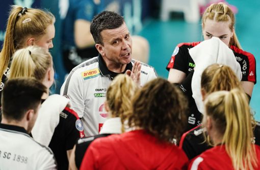 An diesem Samstag in Suhl zu Gast: Alexander Waibl, der Trainer des Dresdner SC. Foto: dpa/Uwe Anspach