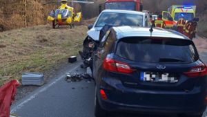 Unfall bei Judenbach: Zwei junge Männer bei Frontalcrash schwer verletzt