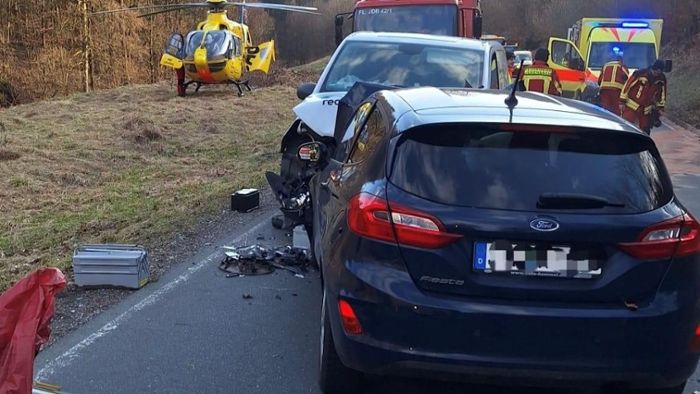 Unfall bei Judenbach: Zwei junge Männer bei Frontalcrash schwer verletzt