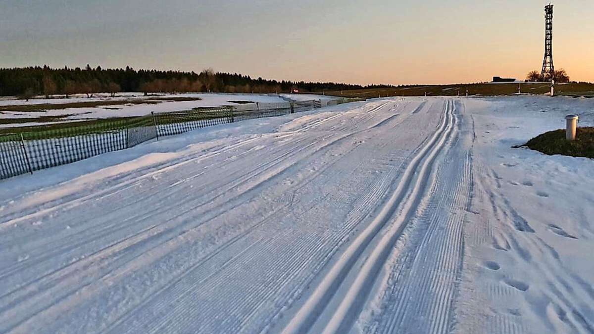 Loipen Thüringer Hohe Rhön: Die Sonne leckt am Schnee