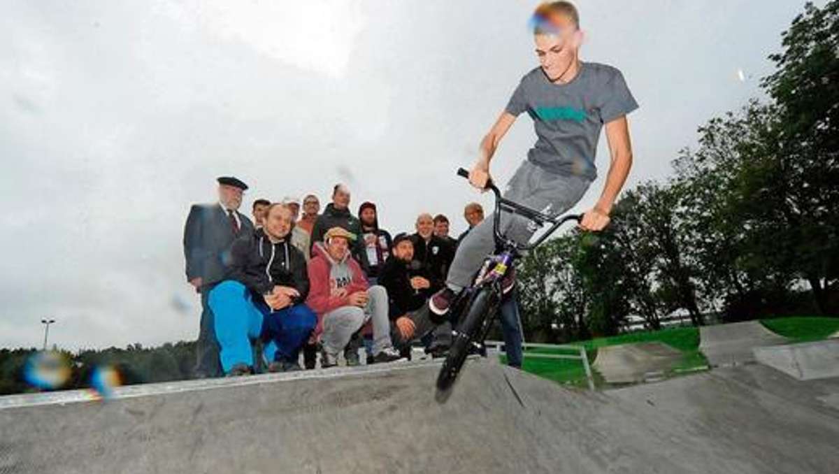 Hildburghausen: Neuer Skaterpark in Eisfeld übergeben