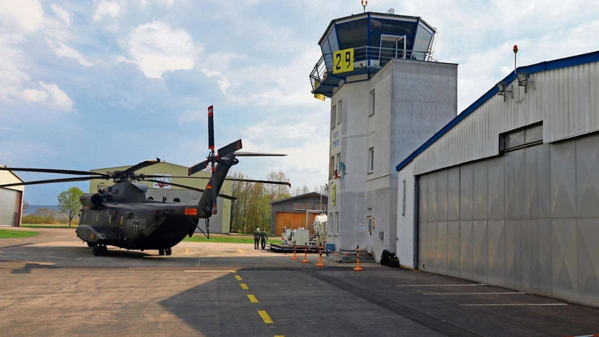 Nachbar-Regionen: Rollender Hubschrauber rammt Tower - Mitarbeiter stirbt