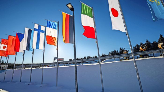 Biathlon-Weltcup: Da  die Skier vom Loginow, da  ein Gewehr