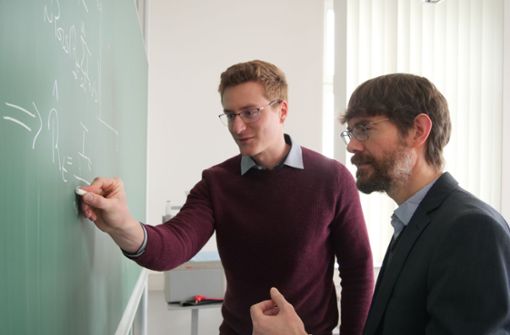 Statistik-Professor Thomas Hotz (rechts) möchte  Schüler für mathematisch-naturwissenschaftliche Fächer begeistern. Foto: TU Ilmenau