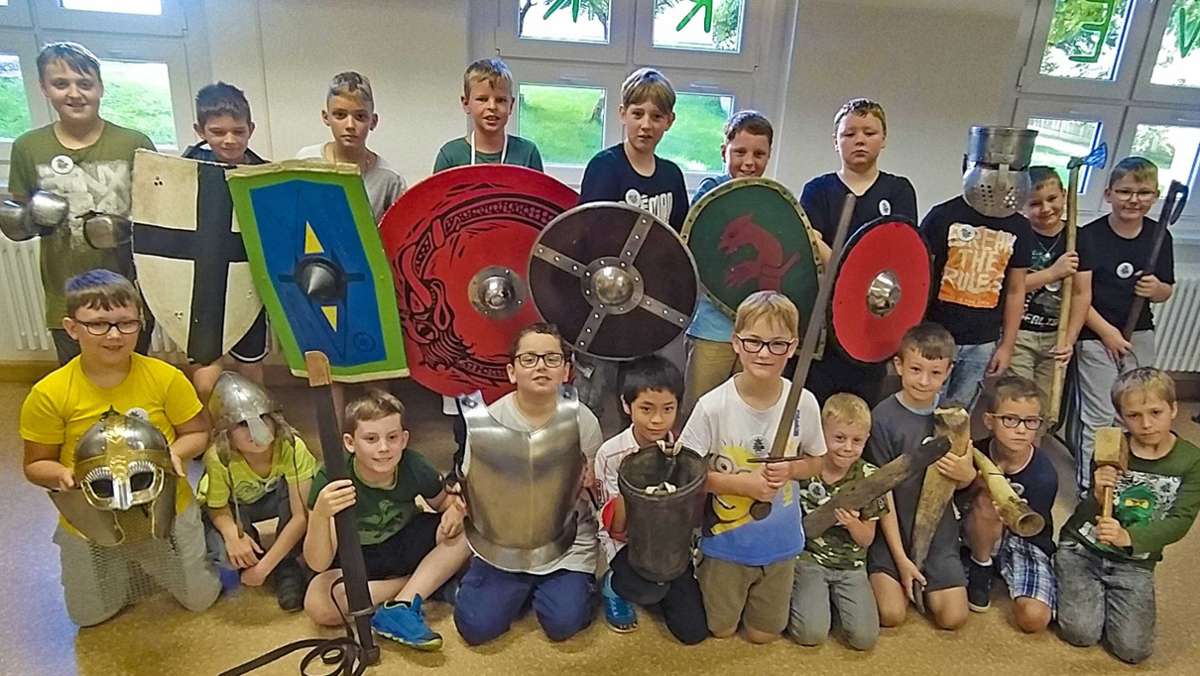 Projekttage an der Grundschule: Mit Schild und Rüstung ins Mittelalter