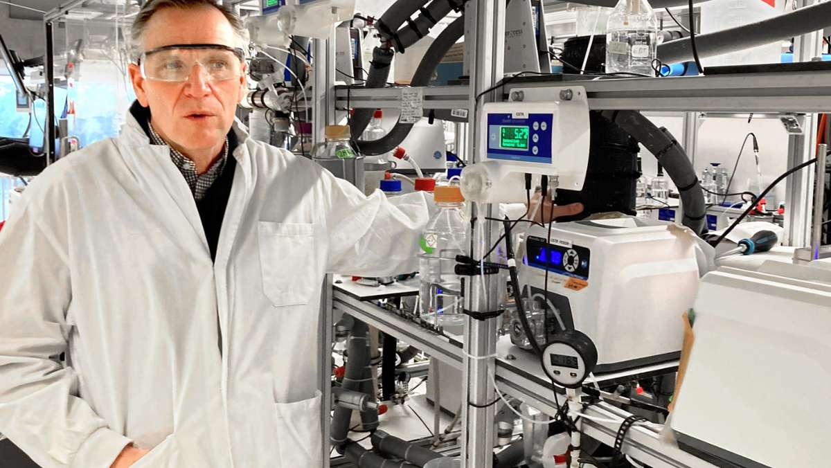 Tübinger Forscher  Lars Angenent: Bakterien im Bioreaktor