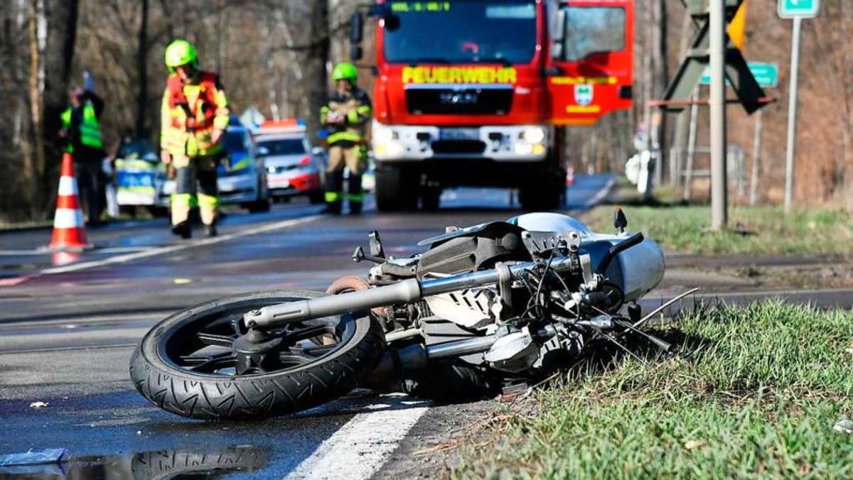Unfall im Kreis Sonneberg: 69-jähriger Motorradfahrer bei Sturz schwer verletzt