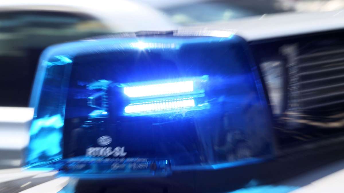 Polizei sucht Zeugen: Stahlkugeln treffen Auto in Meiningen