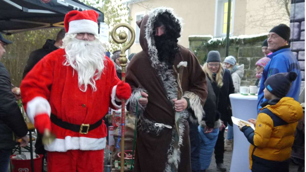 In Mupperg kommt der Weihnachtsmann nicht alleine, sondern lässt sich von Knecht Ruprecht helfen.