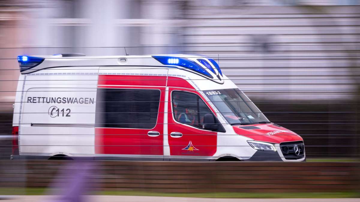 Traunstein: Frontalzusammenstoß auf B306: 80 Jahre alter Fahrer stirbt