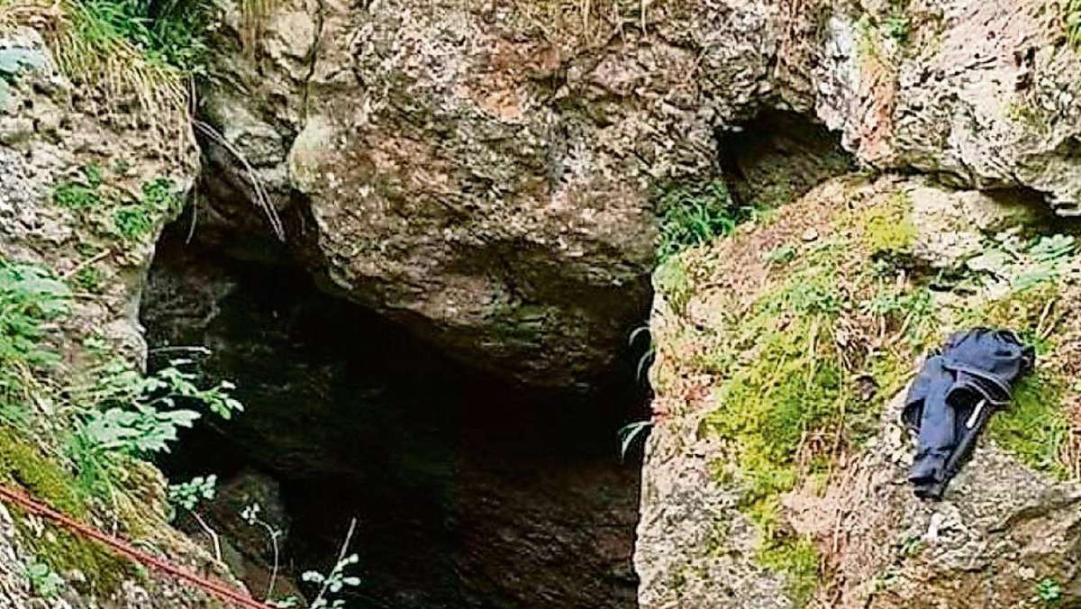 Bad Liebenstein: Illegal in Höhle geklettert: Feuerwehr rettet verschüttete Frau