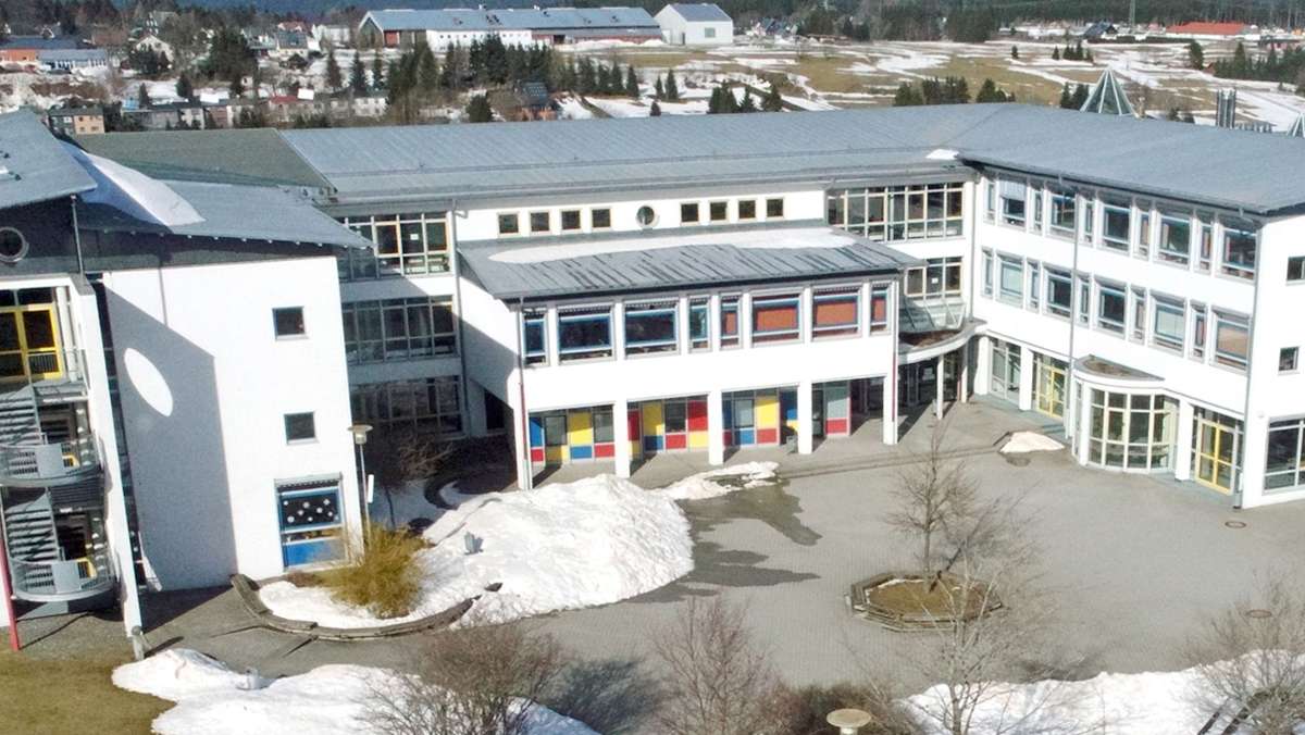 Diffuse Infektionslage: Gymnasium Neuhaus macht wegen Corona dicht