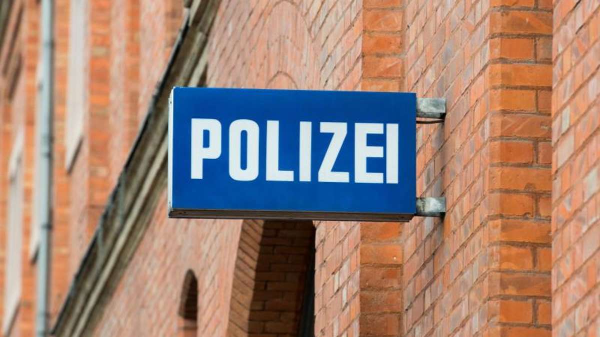 Sonneberg/Neuhaus: Ladendiebe lassen Beute auf Flucht zurück und erscheinen bei Polizei