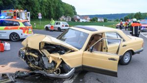 Frontal-Crash mit Oldtimer: Zwei Verletzte