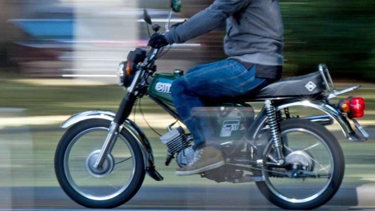 Wartburgkreis: Betrunkener 15-Jähriger kracht mit Moped an Planke