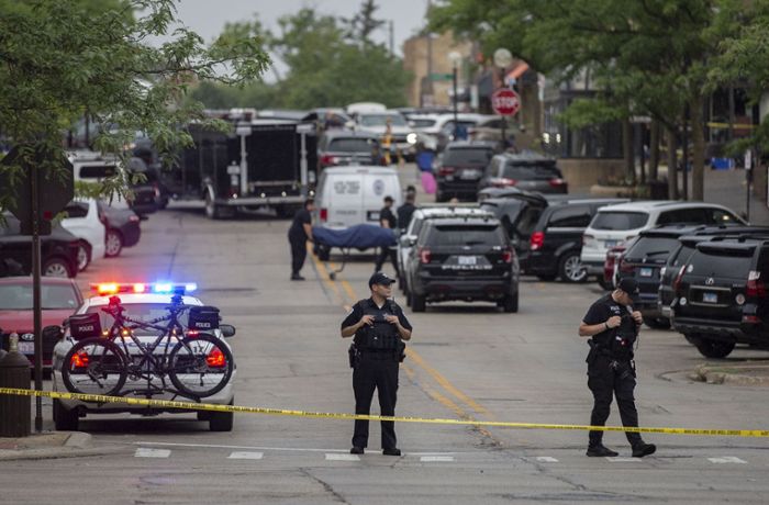 Nahe Chicago in den USA: Blutbad bei Feiertags-Parade – Polizei fasst Verdächtigen