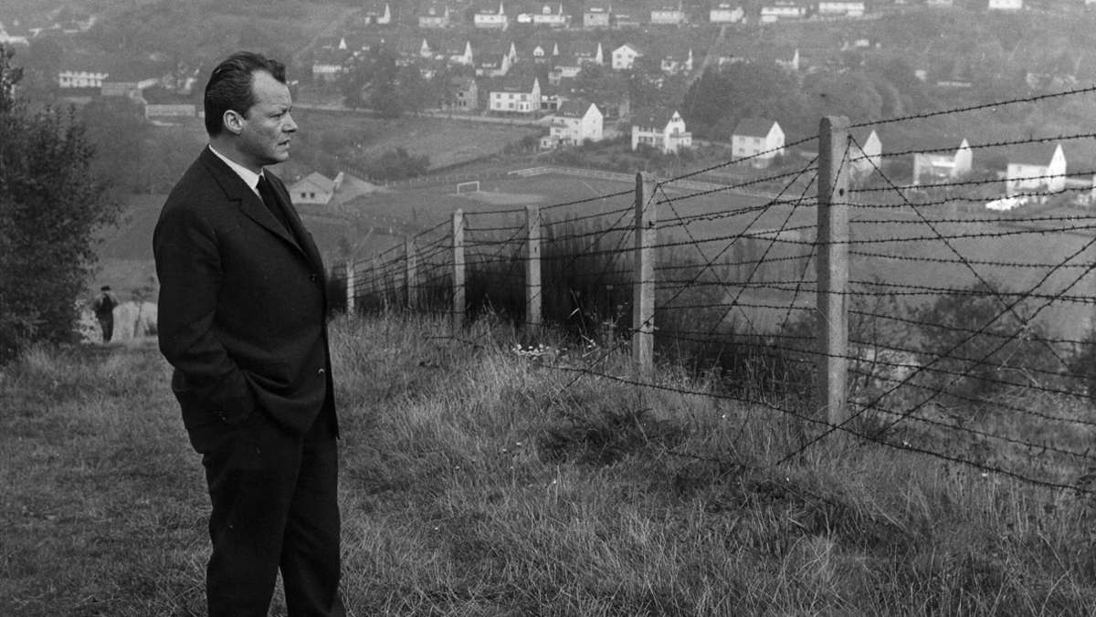 Rätsel um mysteriöses Willy-Brandt-Foto gelöst: Walnüsse am Stacheldraht