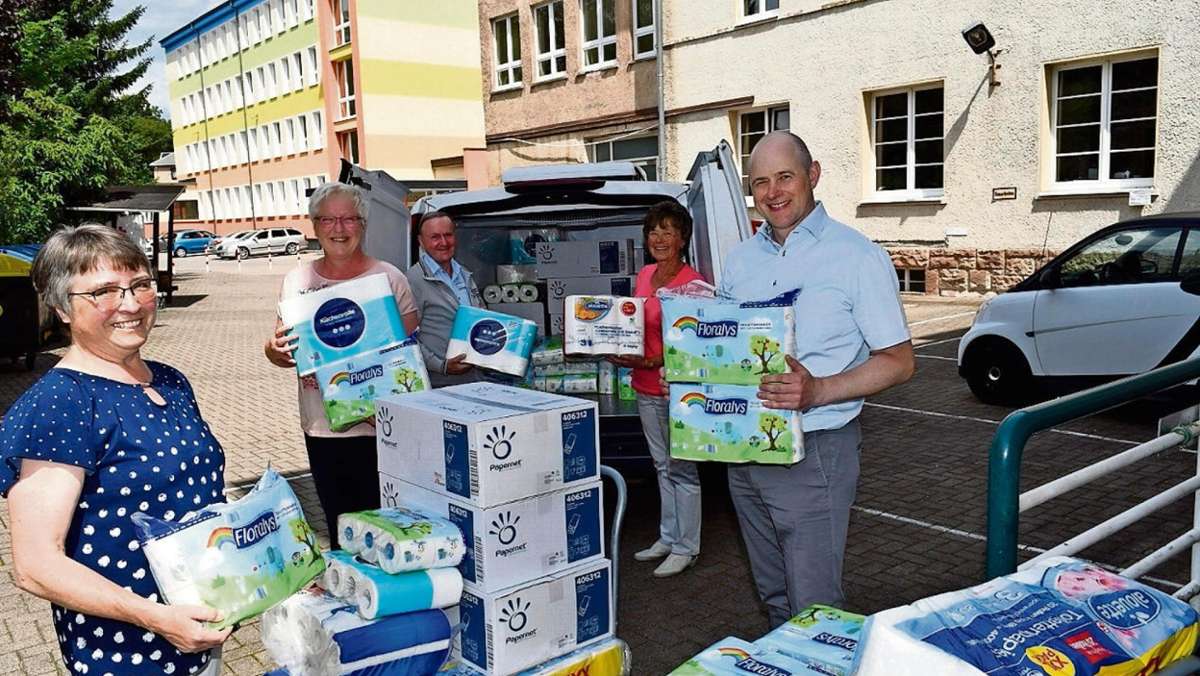 Schmalkalden: Papierfabrik schenkt Tafeln 43 Tonnen Hygienepapier
