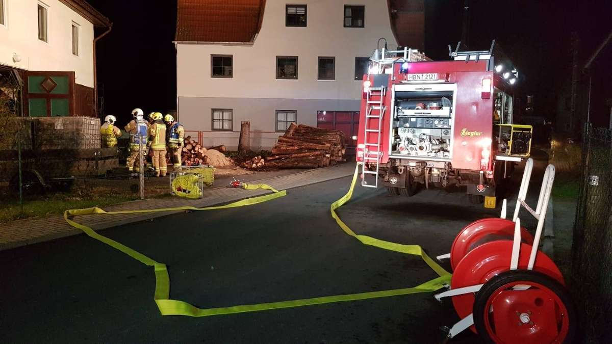 Waldau: Schornsteinbrand: Feuerwehr-Einsatz schreckt Waldauer auf