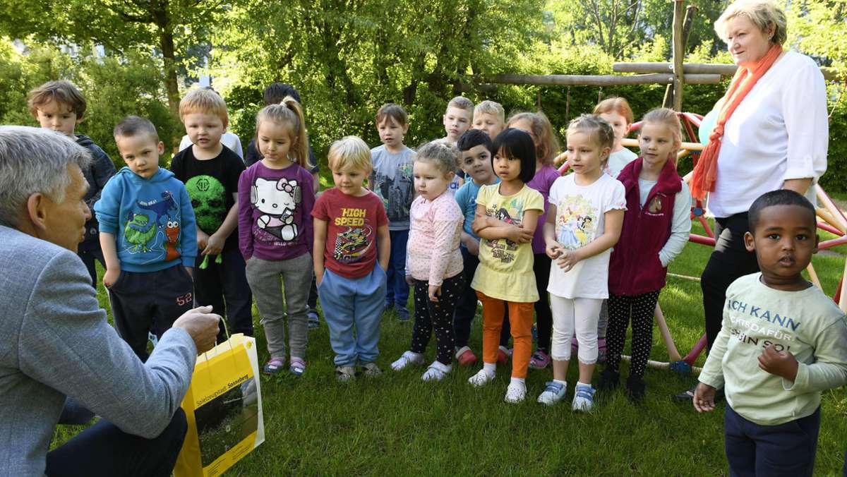 Geschenke zum Kindertag für Sonneberger Kindergärten: Tierpark- und Sonnebad-Besuch gesichert