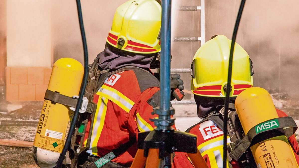 Thüringen: Brand im Friseursalon - Feuerwehr befreit verletzte Anwohner