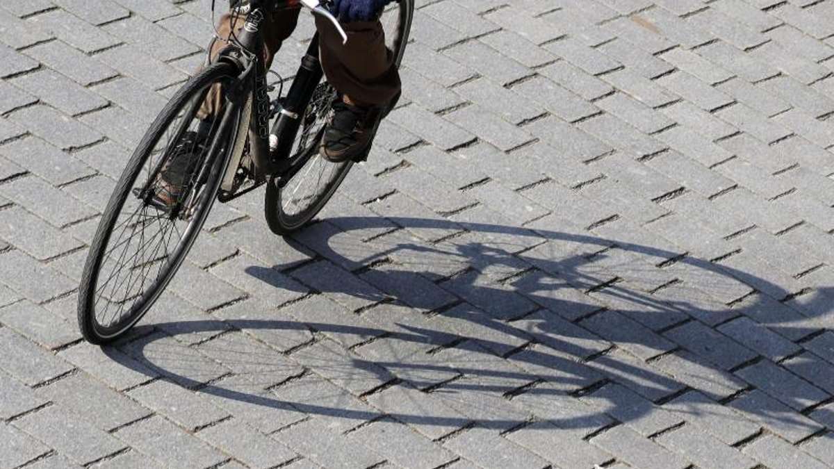 Thüringen: Verschmähte Liebe? Radfahrer zu Boden gerissen und attackiert