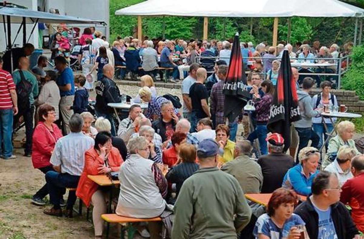 Volle Hütte beim Waldfest 2016. Insgesamt 21 Foto: Schönewald