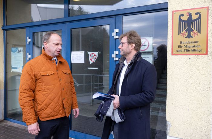 Thüringer Flüchtlingsgipfel: Suhl mit  Ex-SPD-Chef gegen die Landesregierung