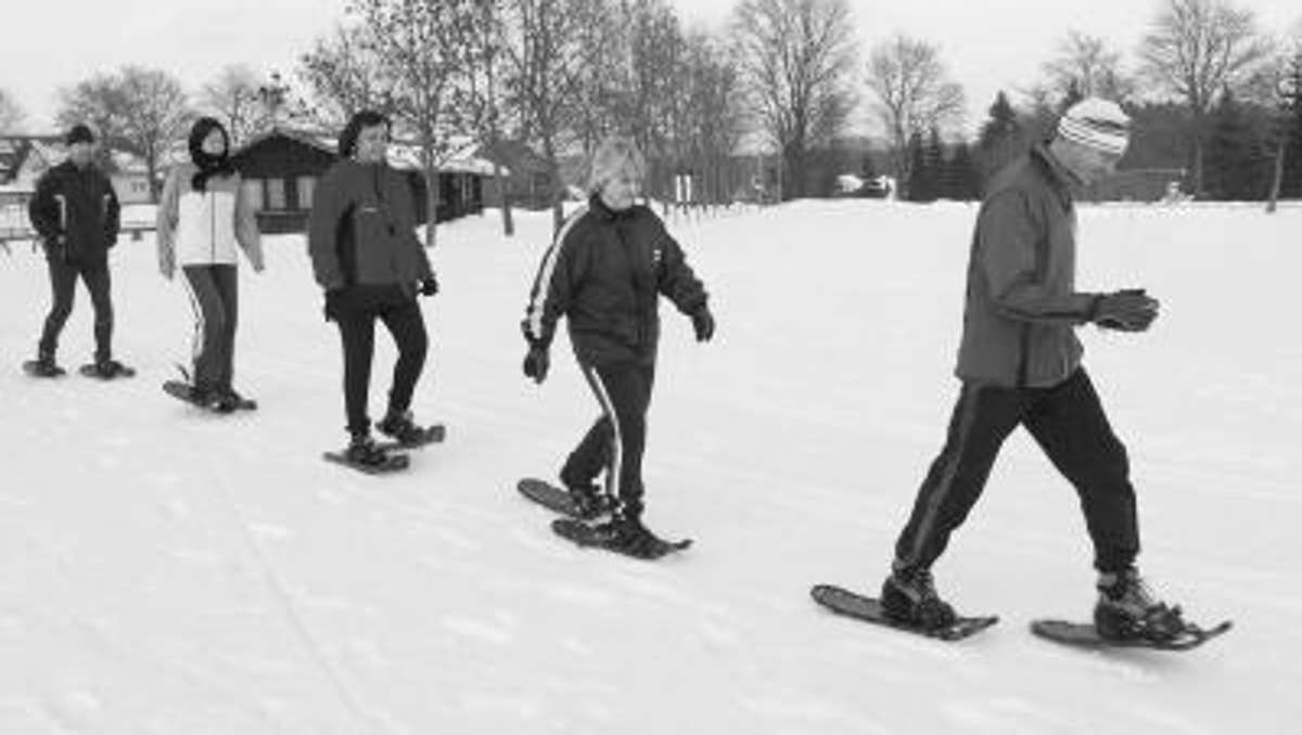 Ilmenau: Mit Indianer-Schnee-Schuhen unterwegs
