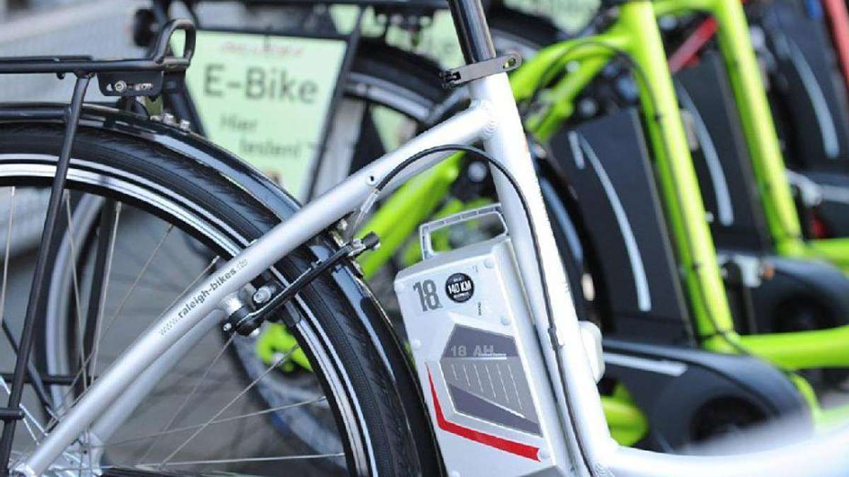 Zella-Mehlis: Einbrecher schleppen E-Bikes aus Geschäft: Hoher Schaden