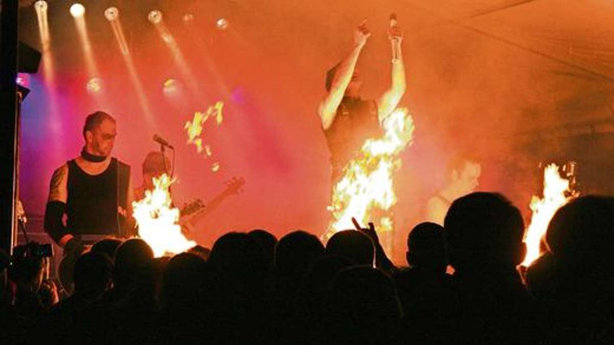 Ilmenau: Flammendes Musik-Spektakel an der Eishalle