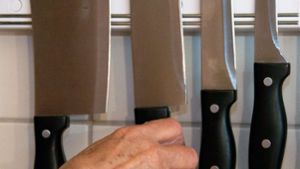 54-jähriger Schmalkalder geht Marktmitarbeiter mit Messer an