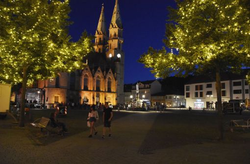 Stimmungsvoll beleuchtetes Meininger Stadtzentrum. Samstagabend gingen in Teilen der Stadt die Lichter für eine Weile aus. Foto:  