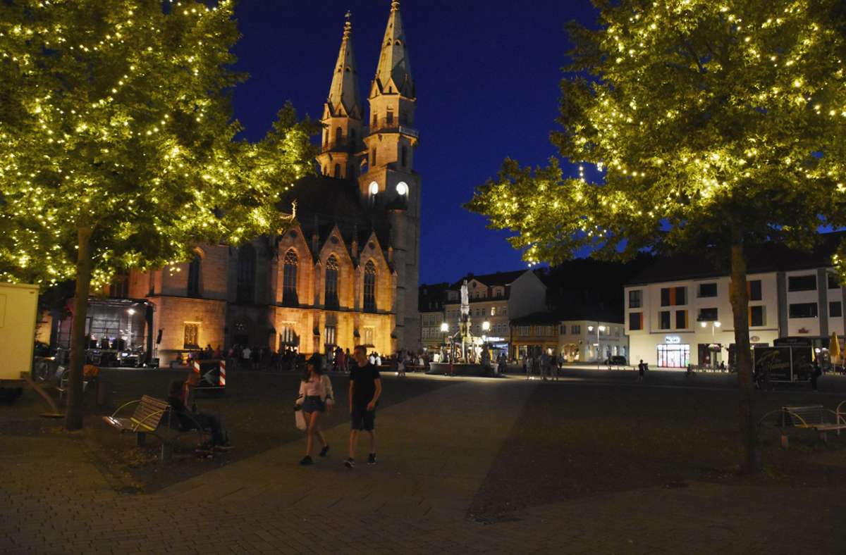 Stimmungsvoll beleuchtetes Meininger Stadtzentrum. Samstagabend gingen in Teilen der Stadt die Lichter für eine Weile aus. Foto:  