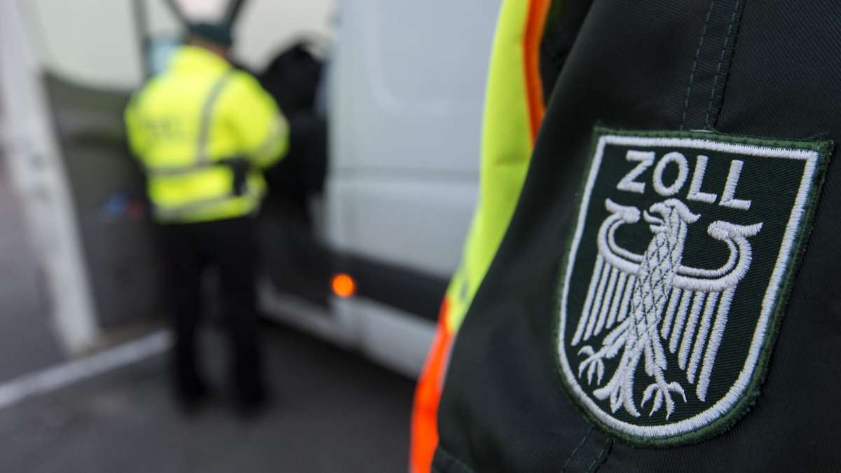 Thüringen: Zöllner entdecken 32.000 Euro hinter Sonnenblende - Hohes Bußgeld