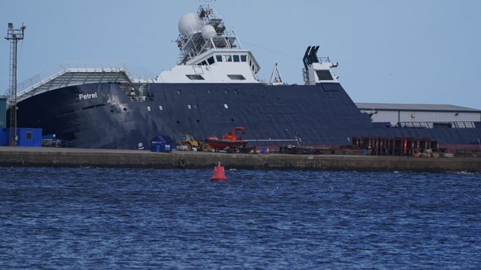 33 Verletzte in Edinburgh: Schiff kippt in schottischem Hafen auf die Seite