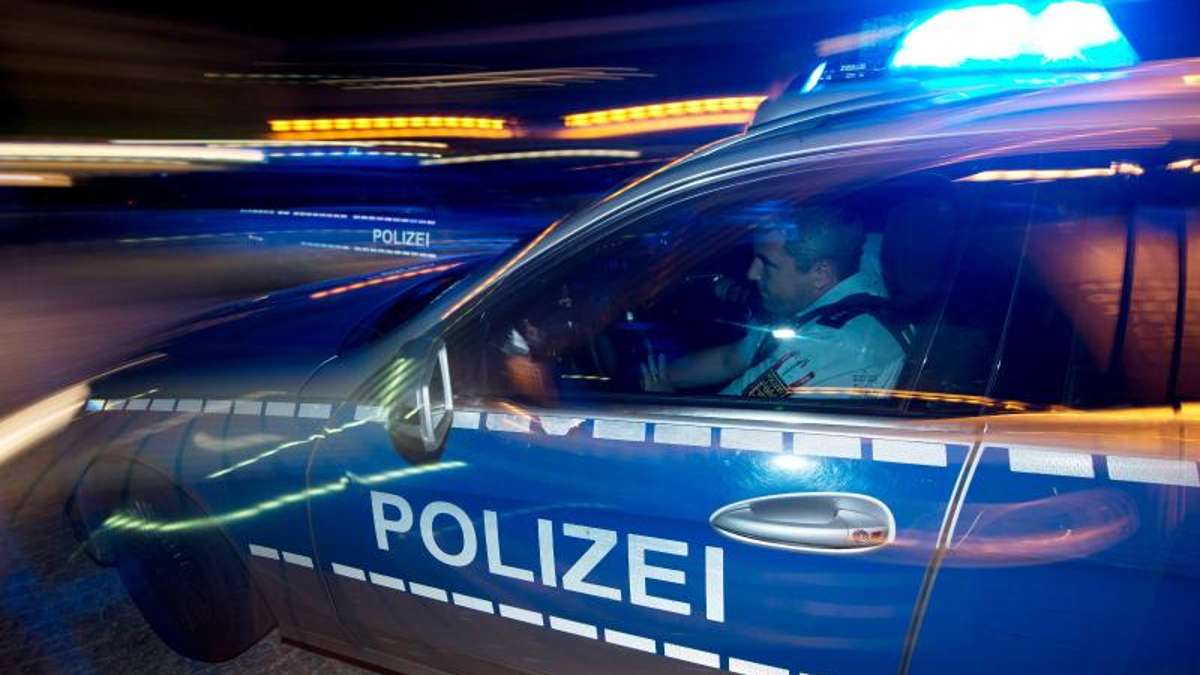 Hassberge: 2,42 Promille: Betrunkener Fahrer bleibt auf Flucht vor Polizei stecken