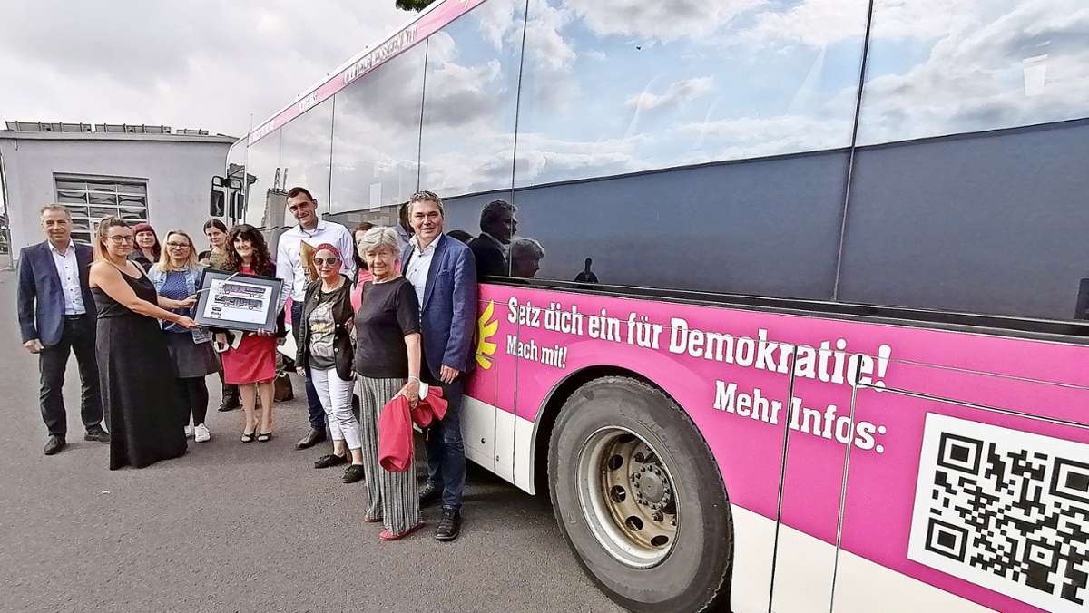 Auf Tour durch den Ilm-Kreis: Bus macht ab sofort Werbung für Demokratie-Projekte
