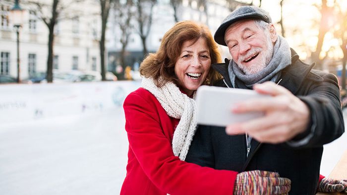 Den Eltern und Großeltern das richtige Smartphone schenken