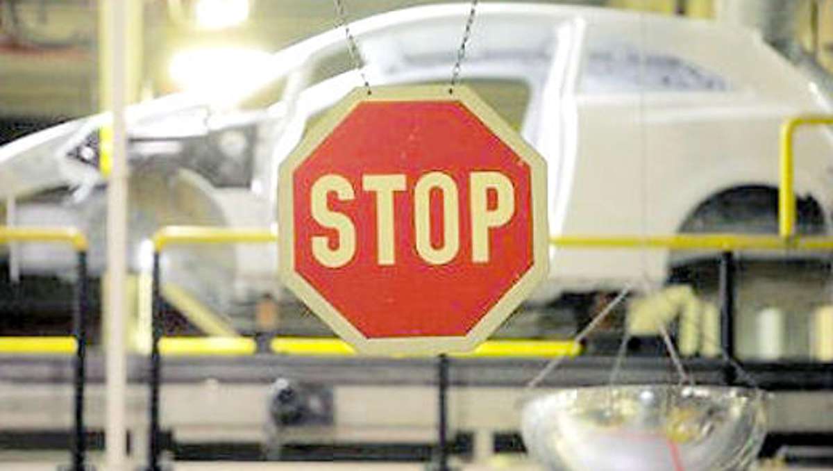Wirtschaft: Opel tritt auf Bremse: Bänder in Eisenach stehen still