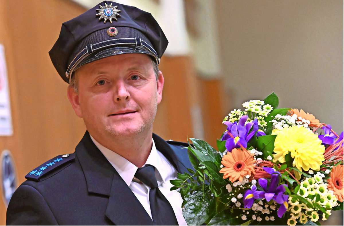 Seit 1996 arbeitet Hendrik Schmidt aus Cursdorf bei der Polizei. Und nun seit einem Monat in Neuhaus am Rennweg. Foto: Carl-Heinz Zitzmann