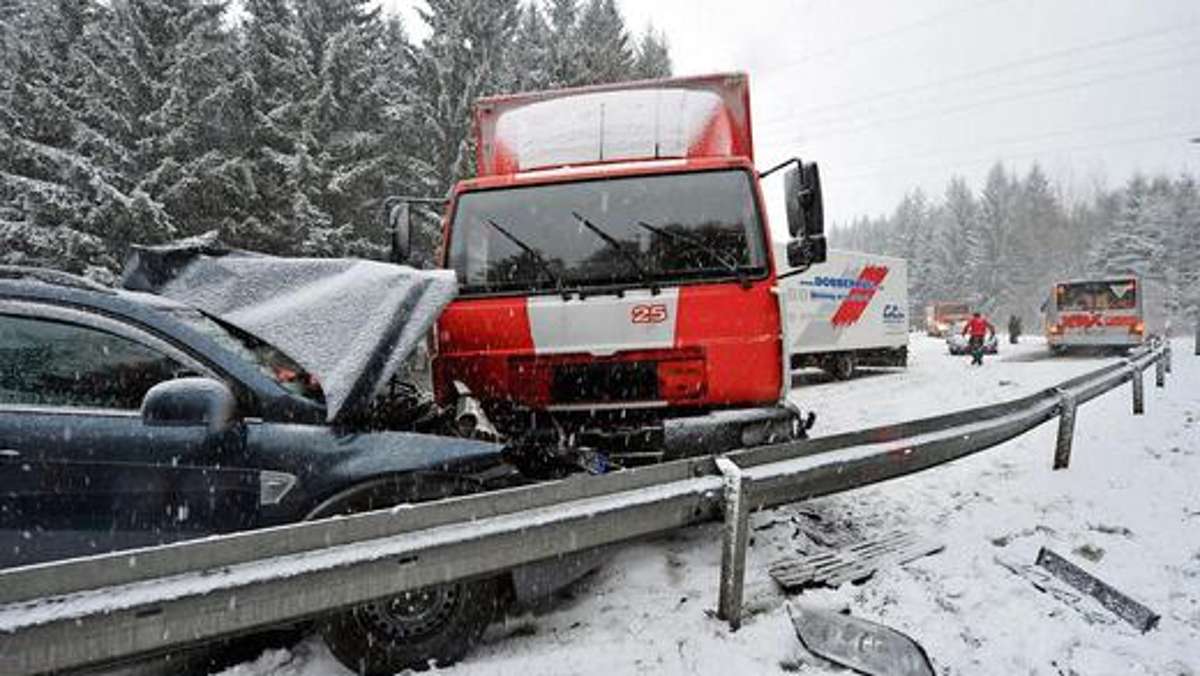 Thüringen: Schneefall sorgte für Rutschpartien - fünf Verletzte in Suhl