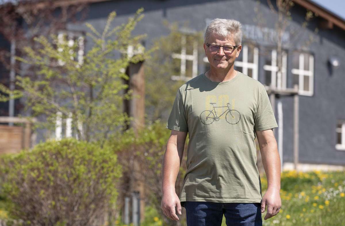 Bald hat er mehr Freizeit: Dirk Macheleidt nimmt als Bürgermeister von Neustadt am Rennsteig nach 23 Jahren seinen Hut. Foto: Steffen Ittig