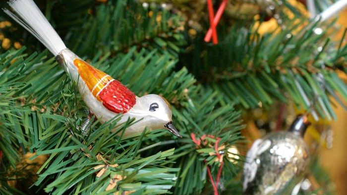 Weihnachtsschmuck: Gern auch mal einen Vogel zeigen
