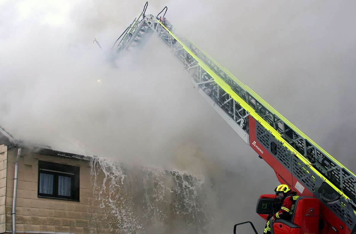 Hausbrand Ende Januar in Brotterode: Die  Bewohner  haben ihr Leben retten können. Foto: Michael Lauerwald